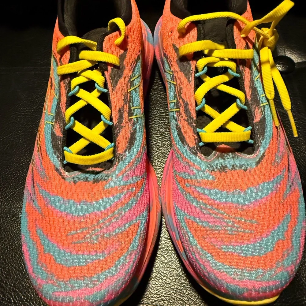 ASICS Gel Nimbus size 9 - never worn - Picture 1 of 4